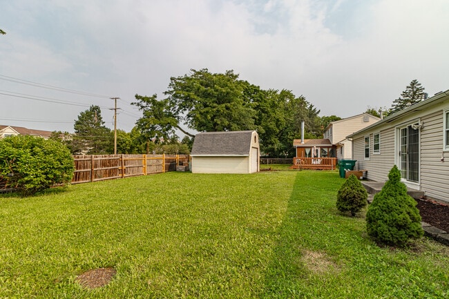 Building Photo - 1075 Aspen Dr