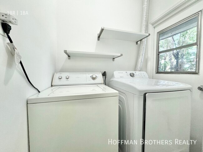 Building Photo - 5446 1/2 Harold Way -6A