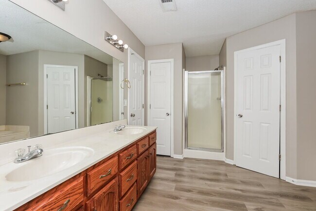 Building Photo - 2780 Shady Well