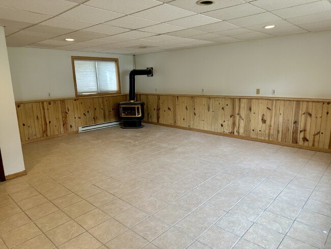 Building Photo - You've found it. This spacious 4-bedroom, ...