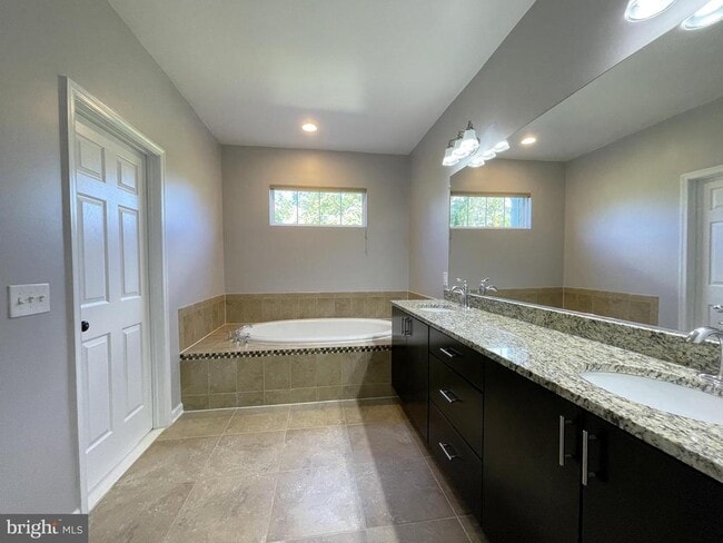 Building Photo - 23573 Christina Ridge Square
