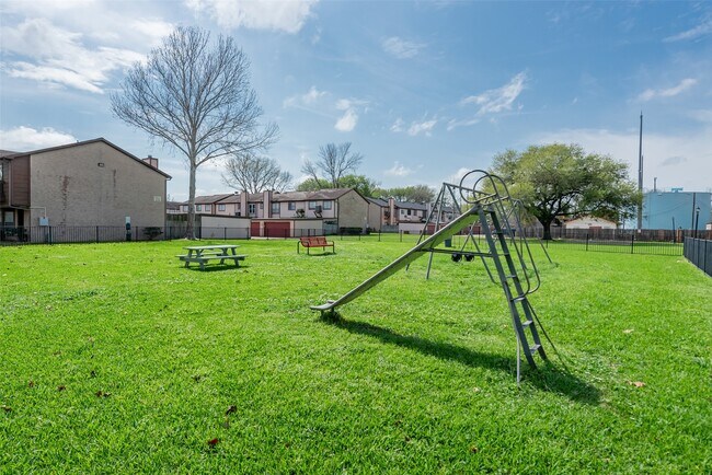 Building Photo - 12400 Brookglade Cir