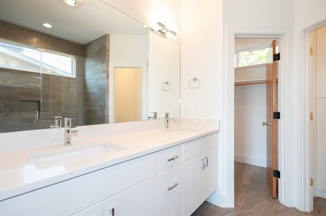 Building Photo - 2650 Crazyhorse Pass