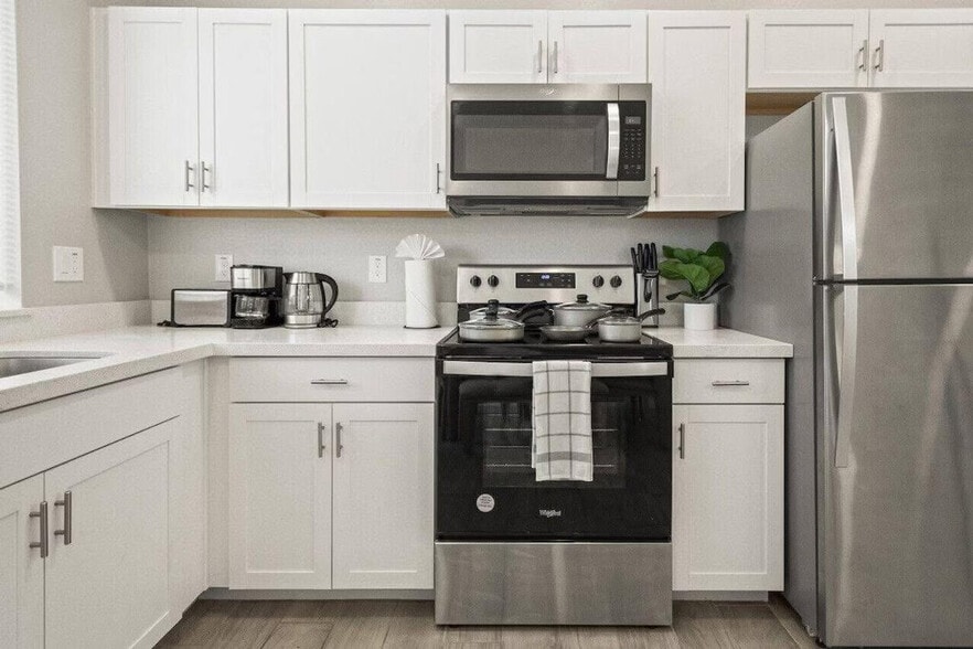 Building Photo - 6612 W Paradise Ln