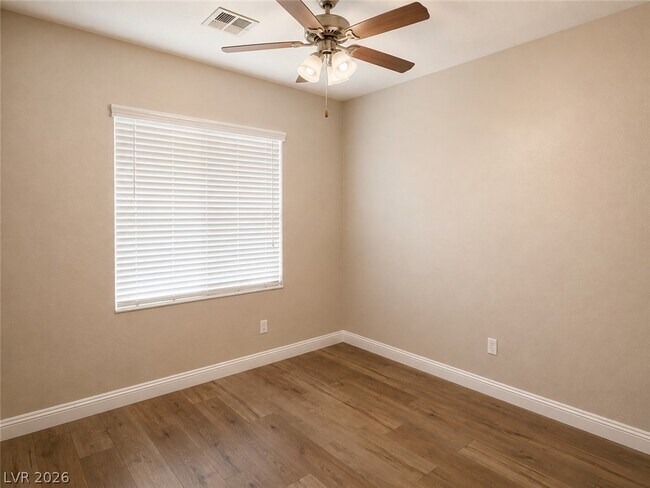 Building Photo - 6868 Sky Pointe Dr