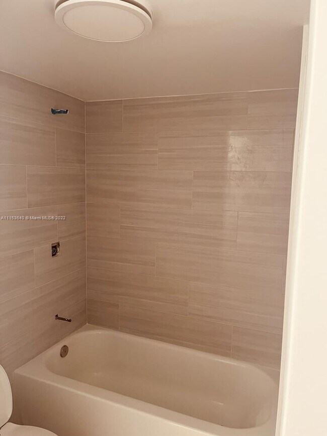 Building Photo - 8950 Palm Tree Ln