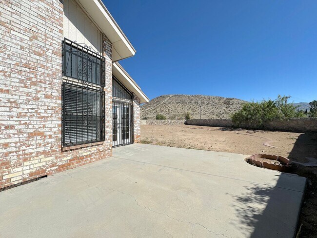 Building Photo - West El Paso 3bed/2Bath refrig A/C Home