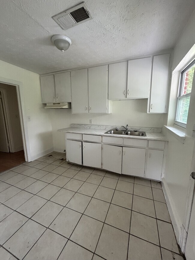 Building Photo - 763 Belvedere Dr