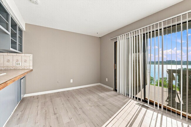 Building Photo - 893 Cliffs Dr