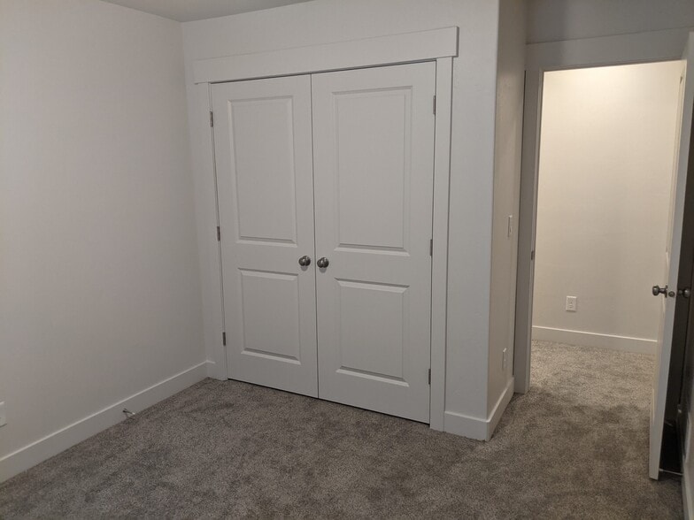 Building Photo - 448 S 1580 E