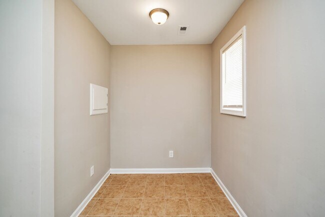 Building Photo - Grab This Dolomite Charmer Before It’s Gone!"