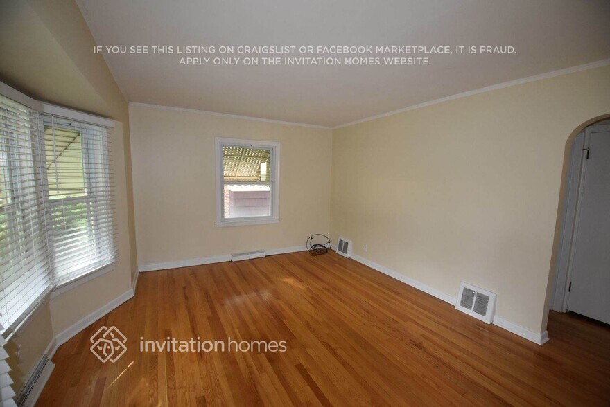 Building Photo - 1808 W 187th St