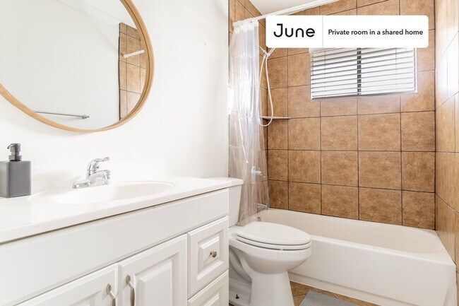 Building Photo - Room in Shared 4 bed/2 bath home