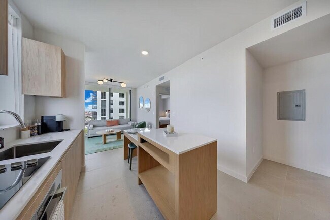 Building Photo - 698 N Miami Ave