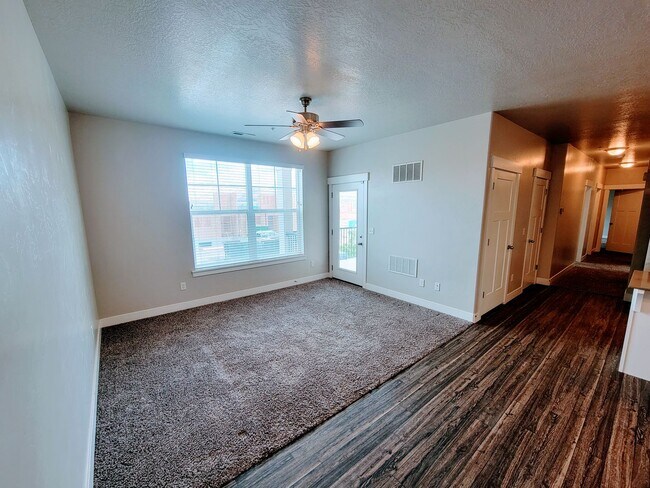 Building Photo - Gorgeous Modern Home!