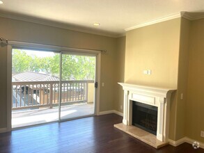 Building Photo - Spacious 1 Bed 1 Bath, In Unit Laundry and...