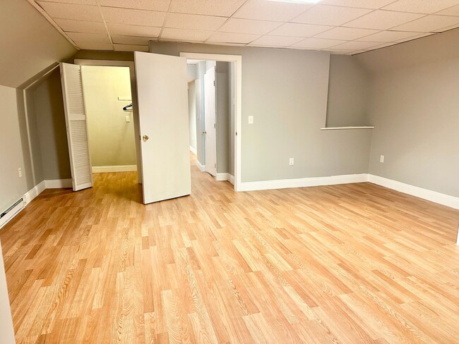 Building Photo - 669 Forest Ave