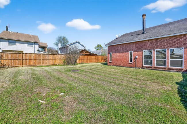 Building Photo - 2318 Irish Spring Dr