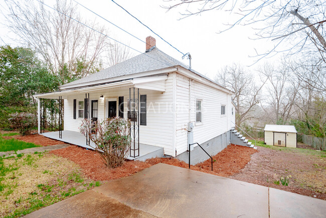 Building Photo - Charming 3 Bedroom in LaGrange!