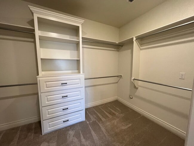 Building Photo - Easy Living with AMRR: Beautiful 4-Bedroom Home Near HEB