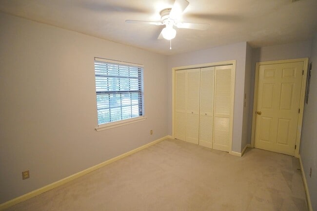 Building Photo - 4424 Stratfordshire Ct