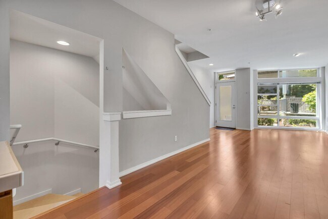 Building Photo - 15200 NE 81st Way