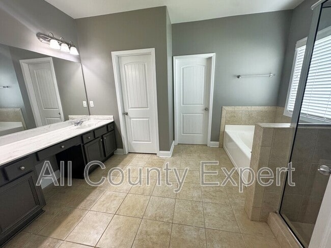 Building Photo - 4215 Hopewell Manor Dr