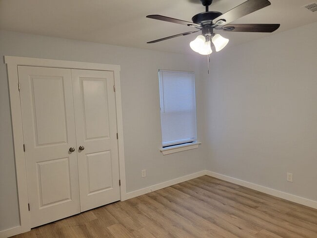 Building Photo - Three bedroom duplex!