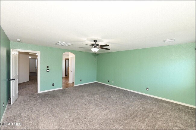 Building Photo - 14309 S Cave Ave