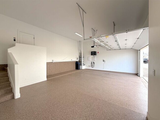 Building Photo - Desert Color Condo 3 bd, 2.5 bt, Extra Large 2 Car Garage Home