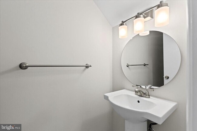 Building Photo - 3911 Woodhue Pl