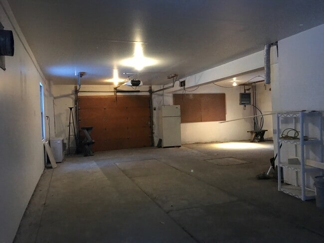 Building Photo - 147 Hunt Ct
