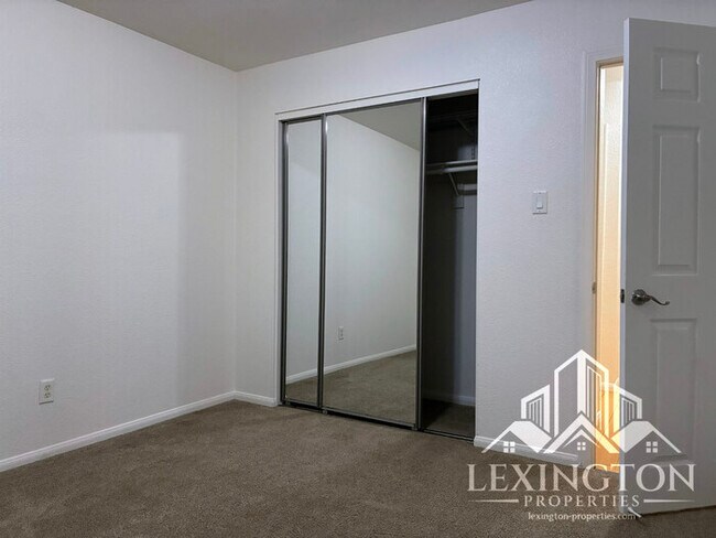 Building Photo - Stunning, 2BD/1BA, Condo in the Villaggio Community off Madison Ave. and Auburn Blvd.!