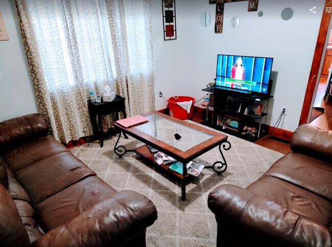 Building Photo - 646 S Coleman St