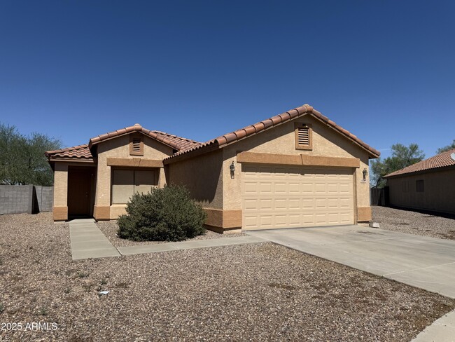 Primary Photo - 678 W Kingman Loop