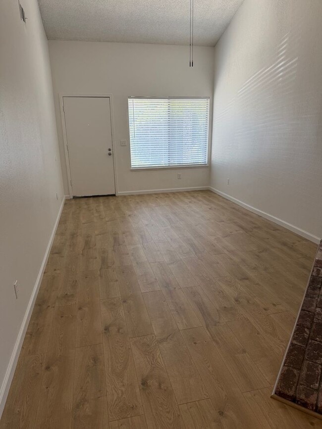 Building Photo - 5953 Moss Creek Cir
