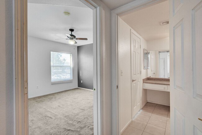 Building Photo - Adorable Southwest condo