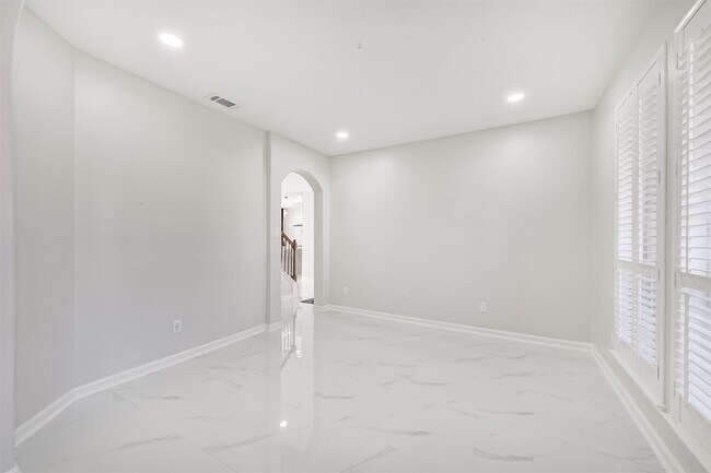 Building Photo - 2315 Bending Spring Dr