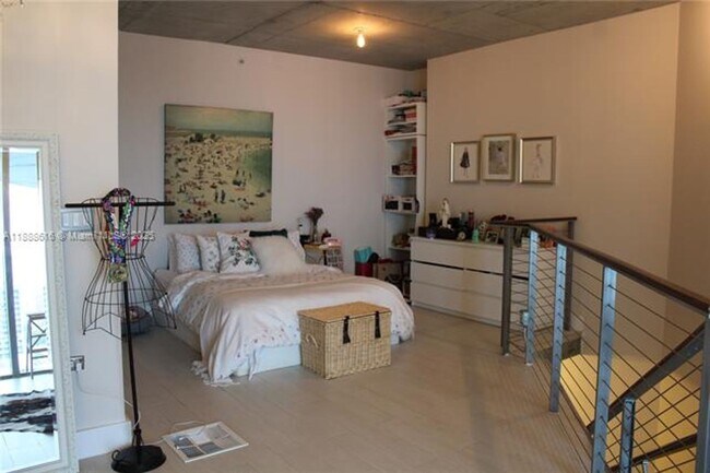 Building Photo - 690 SW 1st Ct