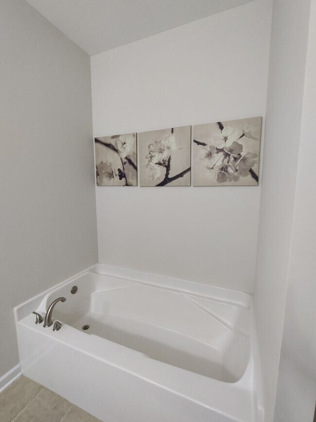 Building Photo - 3350 Pampas Dr