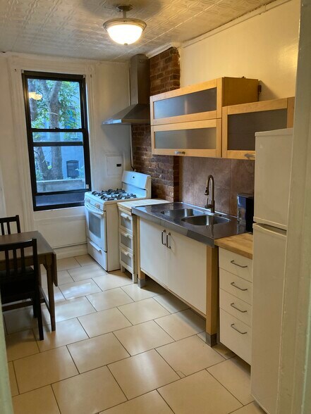 Building Photo - 522 W 153rd St