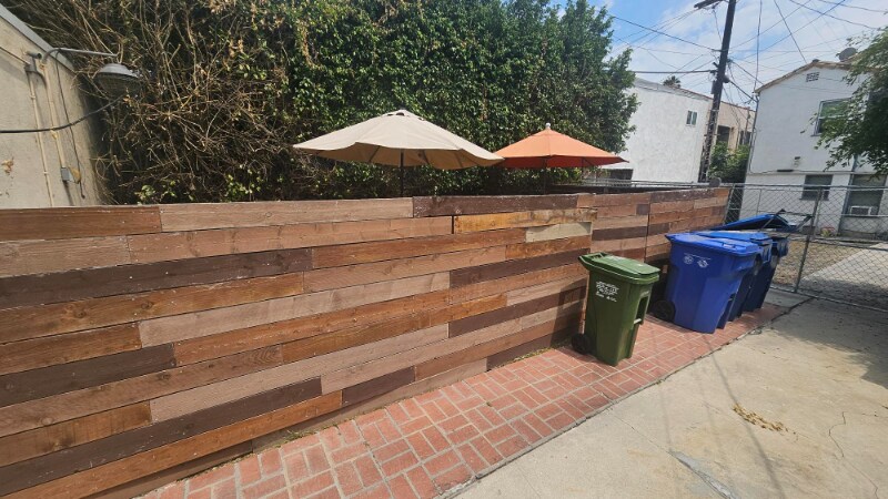 Building Photo - 812 N Fuller Ave