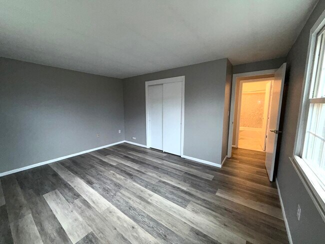 Building Photo - 27 Brewster Rd