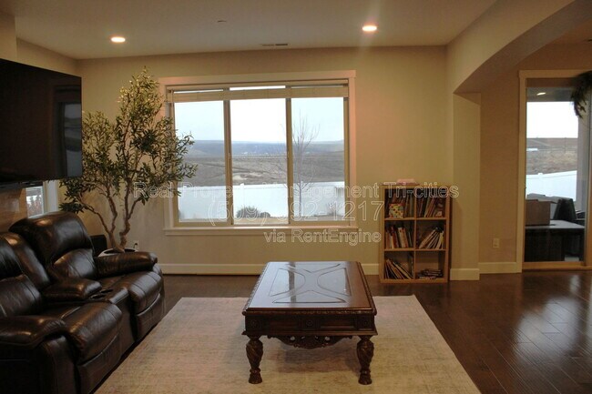 Building Photo - 2511 Brodie Ln