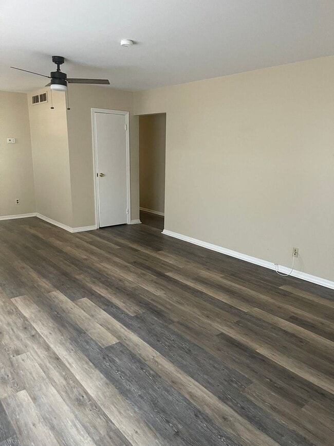 Building Photo - 11 Malvina Ln