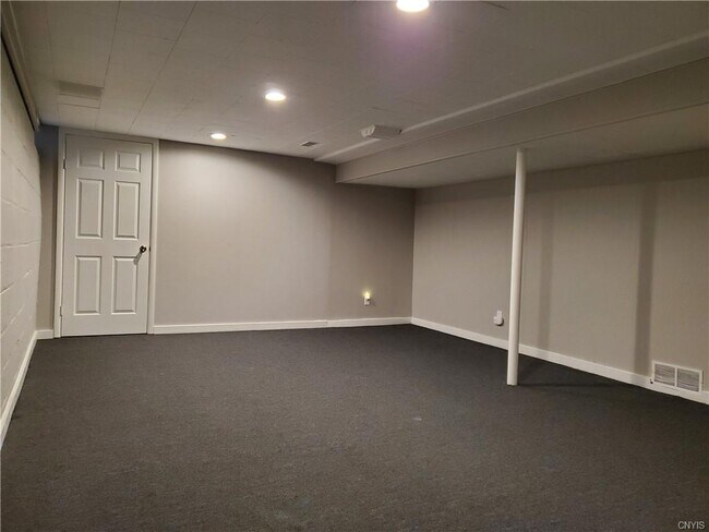 Building Photo - 1125 Salt Springs Rd