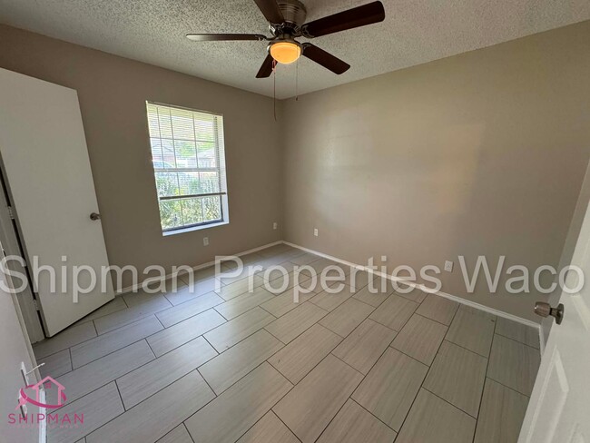 Building Photo - 4709 Lexington St