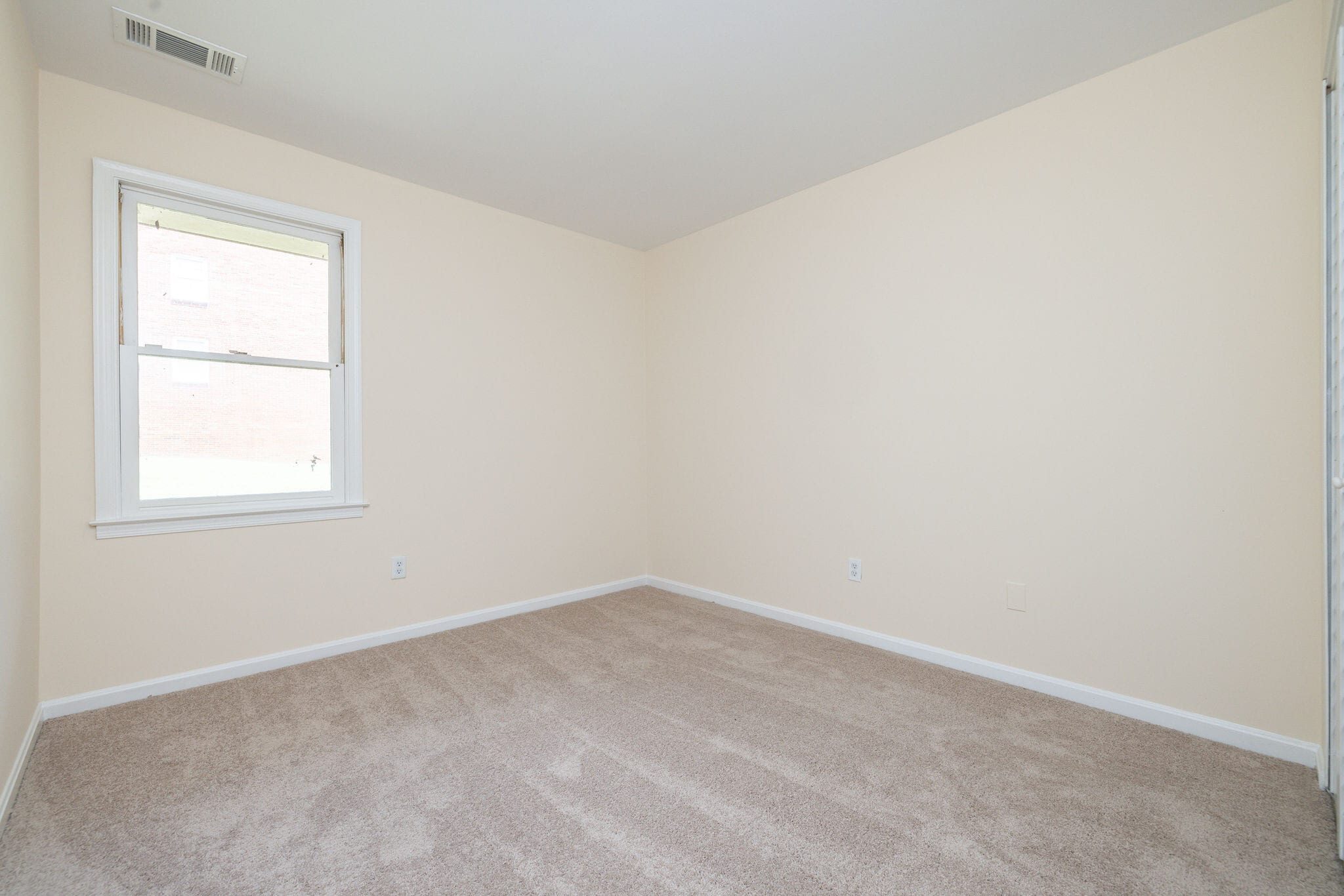 Building Photo - 1533 Americana Dr