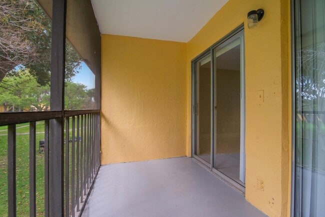 Building Photo - 516 Meadows Cir