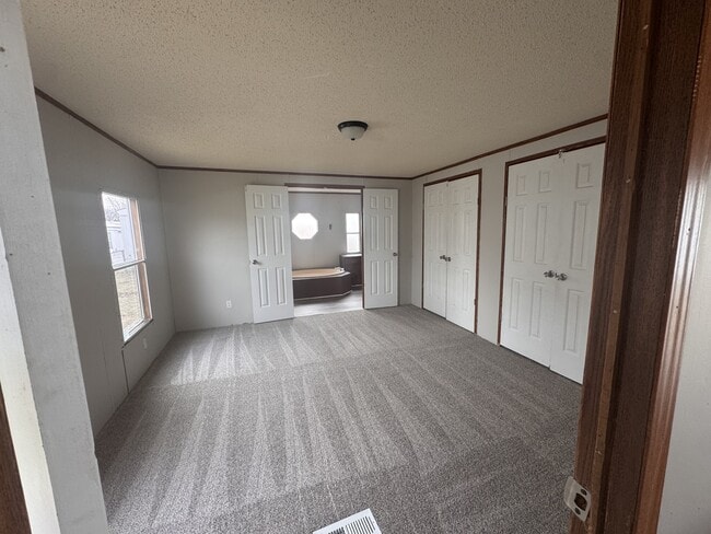 Building Photo - 156 Janet Dr